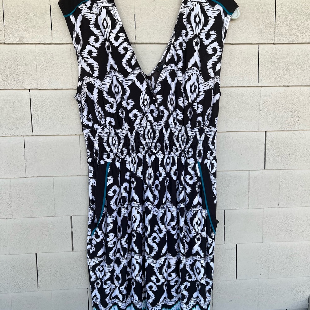 Bisou Bisou Black and White Sleeveless Ruched Sheath Dress